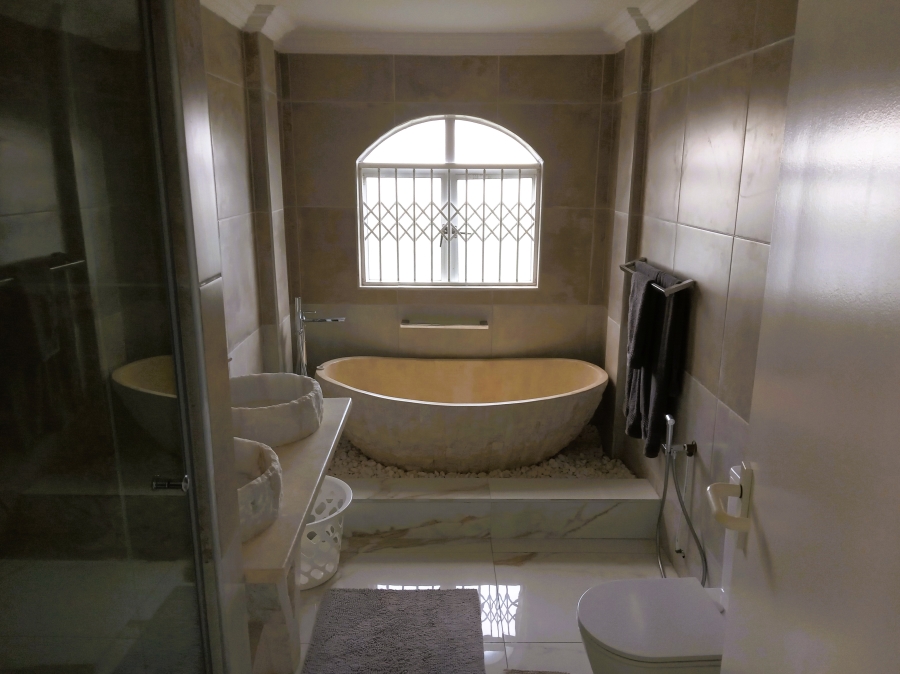To Let 4 Bedroom Property for Rent in Greenways Golf Estate Western Cape